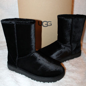 UGG VELVET CLASSIC SHORT BOOTS NEW RARE BLACK